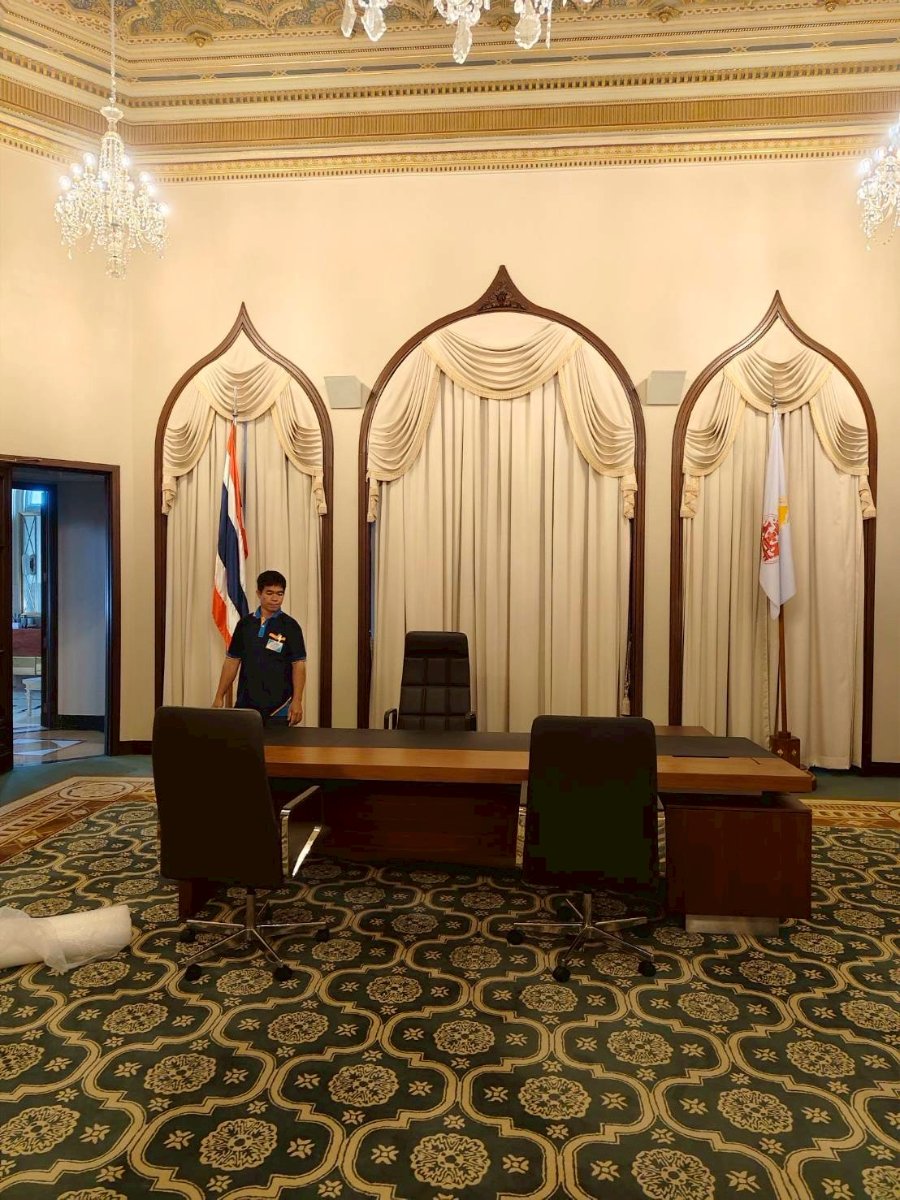ผลงานรื้อ ถอน ขนย้ายประกอบติดตั้งโต๊ะทำงานที่ทำเนียบ 1