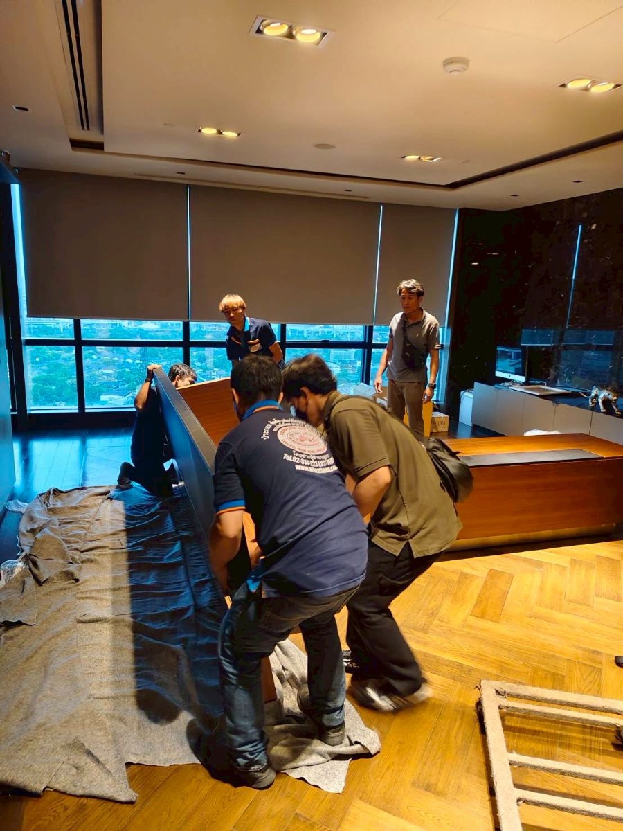 ผลงานรื้อ ถอน ขนย้ายประกอบติดตั้งโต๊ะทำงานที่ทำเนียบ 5