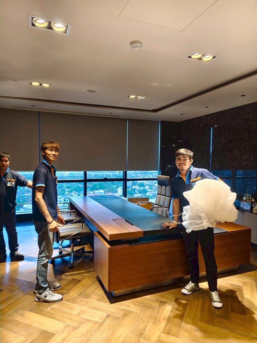 ผลงานรื้อ ถอน ขนย้ายประกอบติดตั้งโต๊ะทำงานที่ทำเนียบ 6